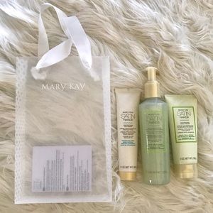 New Mary Kay Satin Hands Set